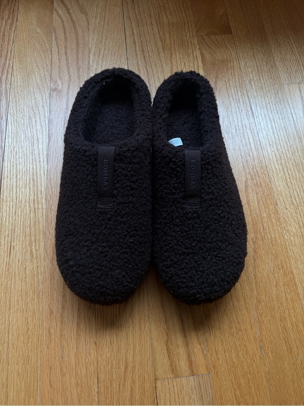 Women’s Bombas Cozy Fleece Slip-On Slippers - Chocolate Brown. Never worn!